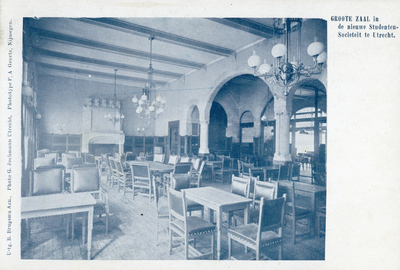 558 Interieur van de studentensociëteit P.H.R.M. (Janskerkhof 14): de grote zaal.